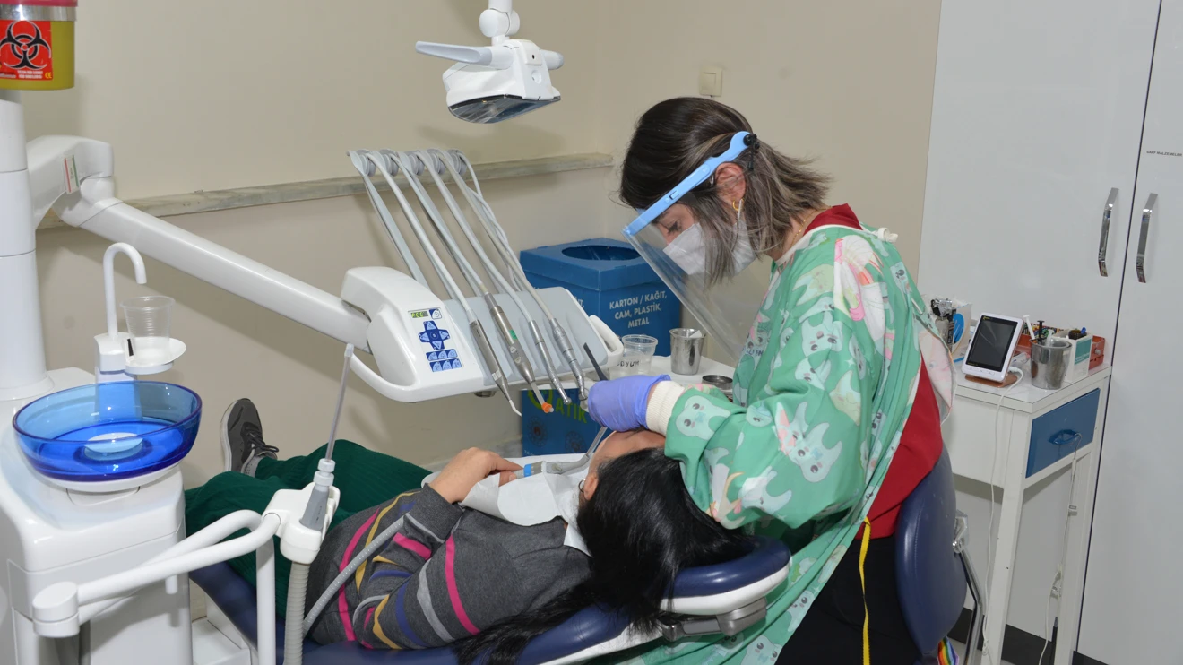 Diş Hekimliği Fakültesinde ilk muayeneler randevusuz yapılıyor